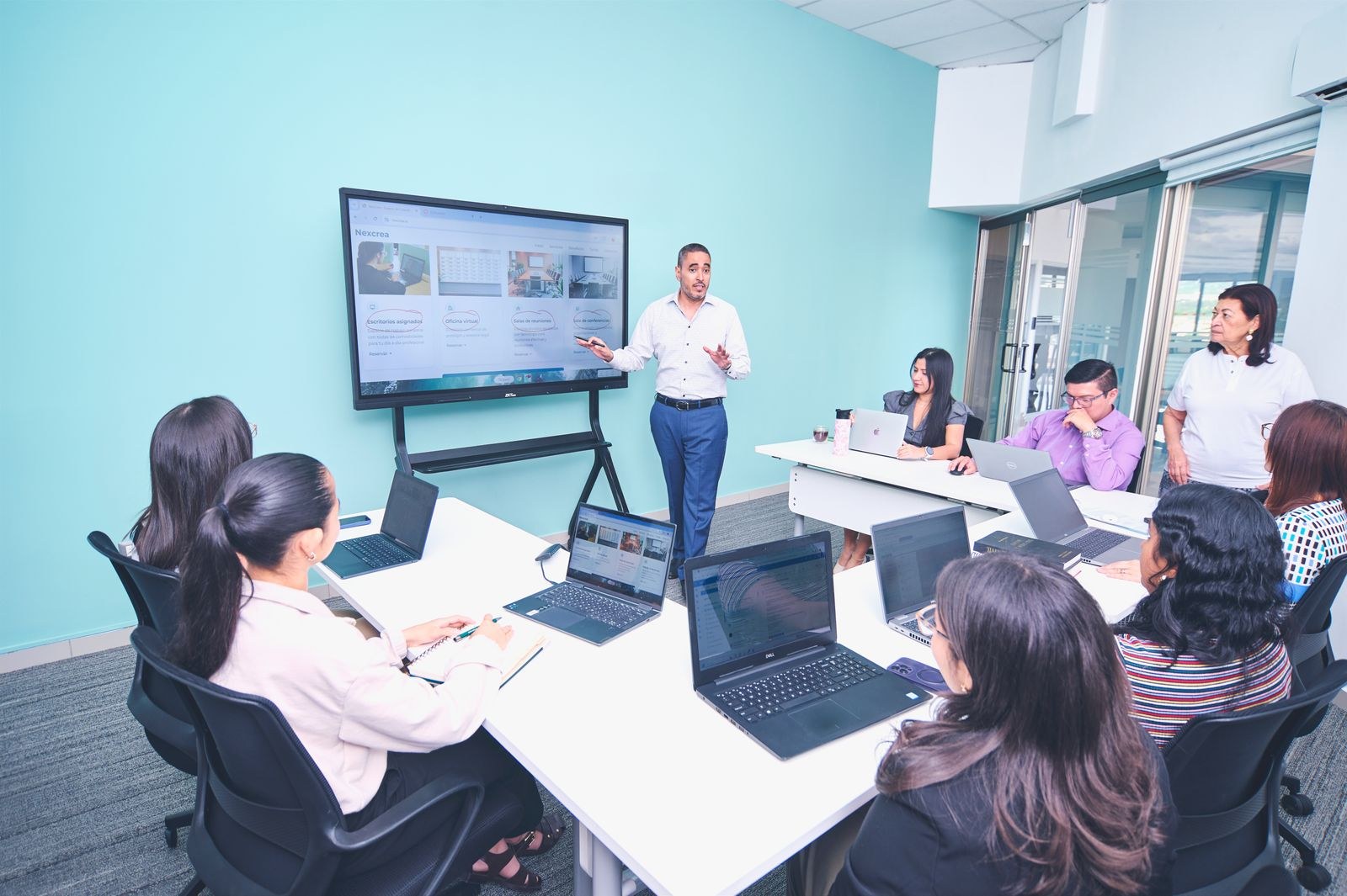 Business Consulting & Advisory â€” primary industry scene